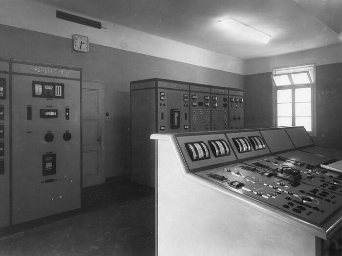 Fine anni '40 la sala comando della nuova centrale di Caoria