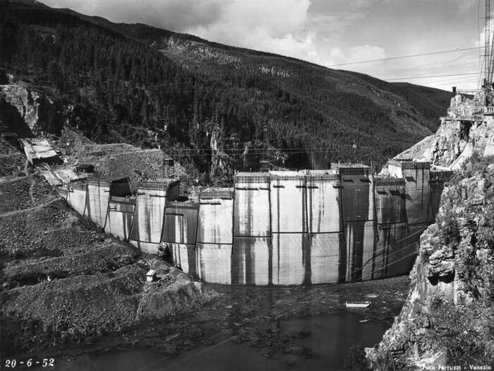1952 elevazione della diga da monte