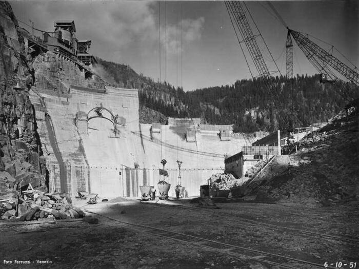1951 vista dalla parte bassa della diga in costruzione