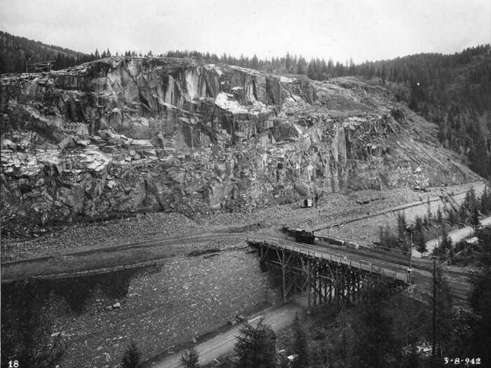 1942 ponte con rotaie di collegamento cantiere sopra strada provinciale