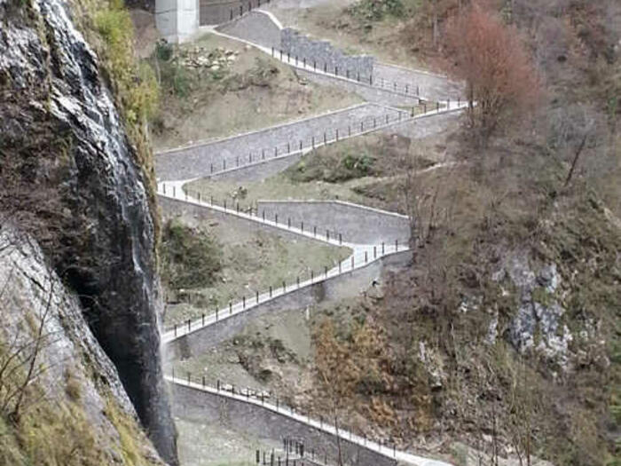  Centrale sul DMV Val Schener - esterni e strada di accesso