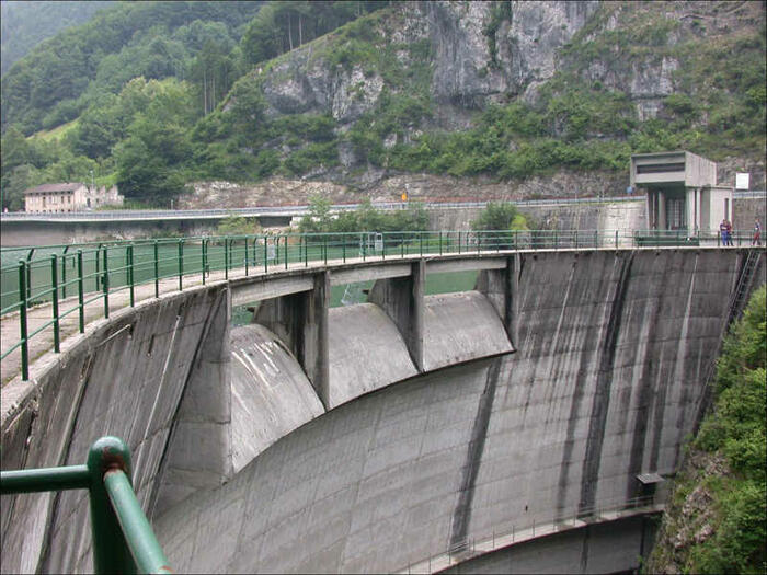 Diga di Val Schener - Coronamento e ciglio sfiorante