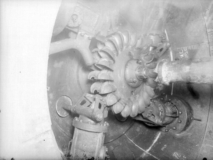 Fine anni '20 montaggio di una turbina