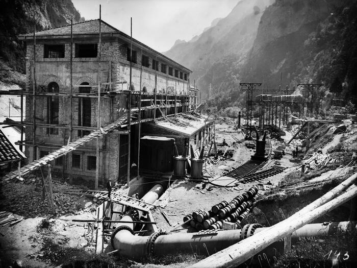 Fine anni '20 edificio centrale a collegamento condotta