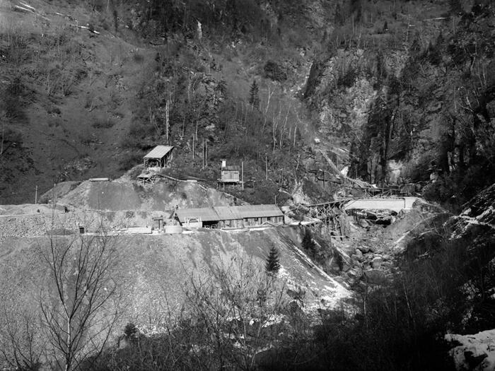 Fine anni '20 costruzione ponte canale in località Val Sorda Bassa