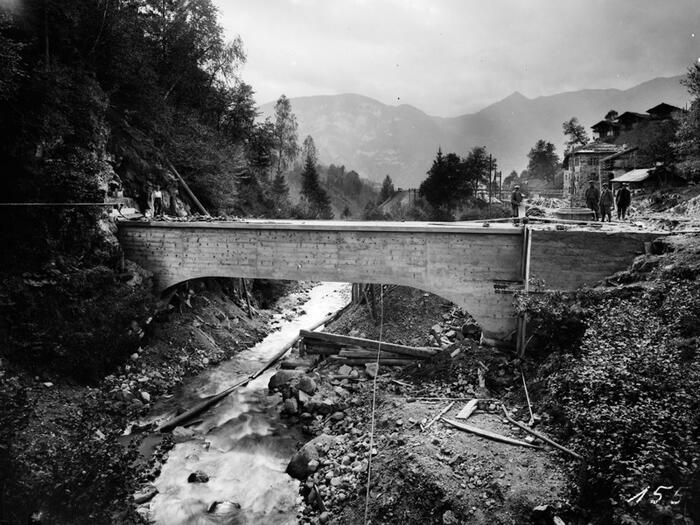 Fine anni '20 costruzione ponte canale sul torrente Lozen